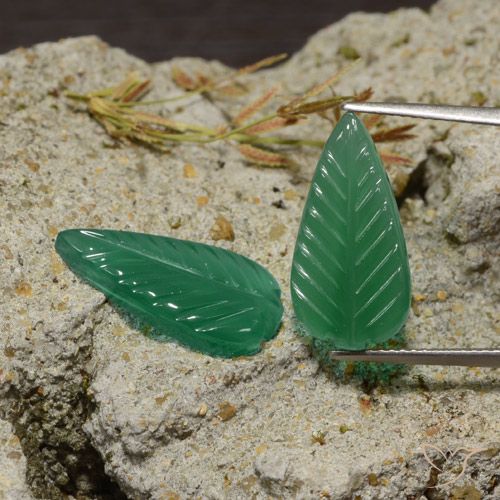 Shop natural 8.55ct Vert chaud Agate gems, Fantaisie, from Inde at GemSelect. In stock, global shipping!