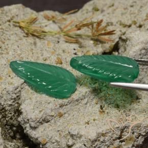 Shop natural 8.55ct Vert chaud Agate gems, Fantaisie, from Inde at GemSelect. In stock, global shipping!