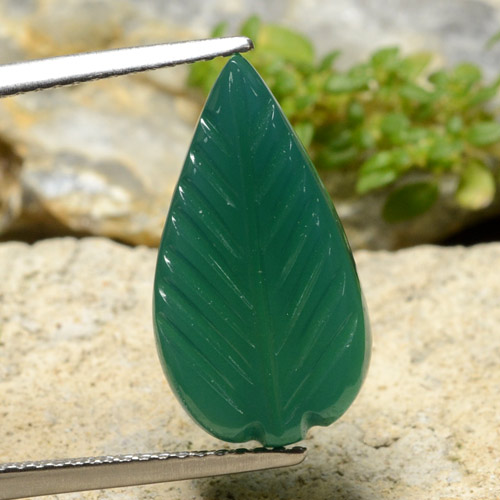 Agate vert naturelle taille fleur, 4,79 ct, translucide