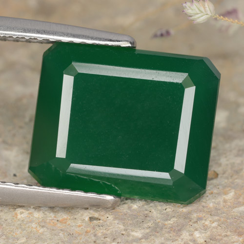 Agate vert naturelle taille émeraude, 5,21 ct, translucide