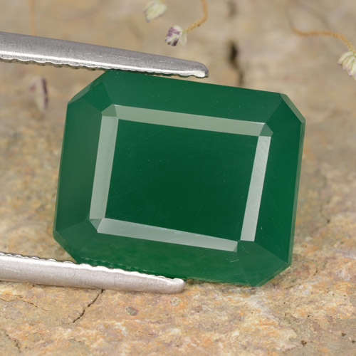 Agate vert naturelle taille émeraude, 5,28 ct, translucide