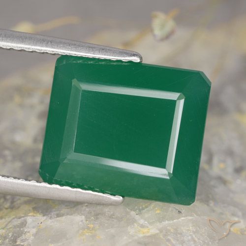 Agate Vert profond moyen naturelle Taille émeraude, 5.34 ct, Translucide