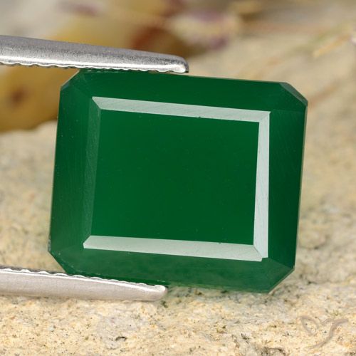 Agate Vert moyen naturelle Taille émeraude, 4.92 ct, Translucide