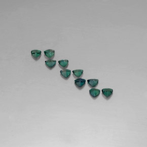 Achetez naturel ct Vert rouge Alexandrite gems, Trillion, En provenance Tanzanie chez GemSelect. En stock, livraison internationale!