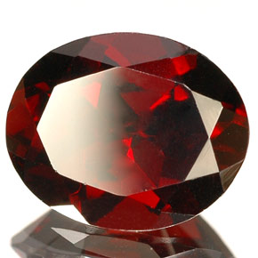 Grenat Almandin Rouge foncé naturelle Coupe ovale, 3.01 ct, VS