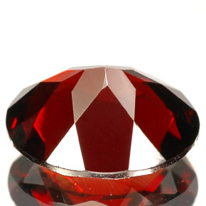 Grenat Almandin Rouge foncé naturelle Coupe ovale, 3.01 ct, VS