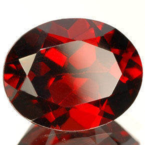 Grenat Almandin Rouge naturelle Coupe ovale, 3.41 ct, VS