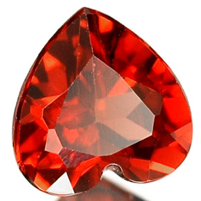 Grenat Almandin Rouge naturelle Forme de coeur, 0.67 ct, VS