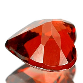 Grenat Almandin Rouge naturelle Forme de coeur, 0.67 ct, VS