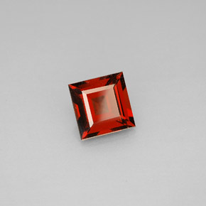 Grenat Almandin Rouge foncé naturelle Carré, 1.18 ct, VVS-VS