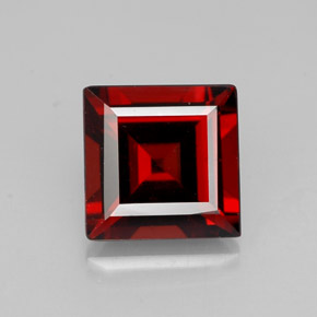 Grenat Almandin Rouge foncé naturelle Carré, 1.18 ct, VS