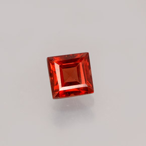 Grenat almandin rouge naturelle carré, 0,59 ct, VVS-VS