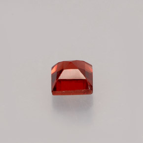 Grenat almandin rouge naturelle carré, 0,59 ct, VVS-VS