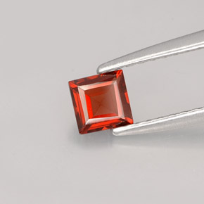 Grenat Almandin Rouge-orange naturelle Carré, 0.48 ct, VVS-VS