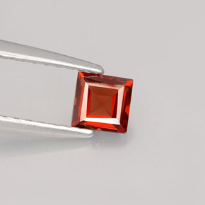 Grenat Almandin Rouge-orange naturelle Carré, 0.48 ct, VVS-VS