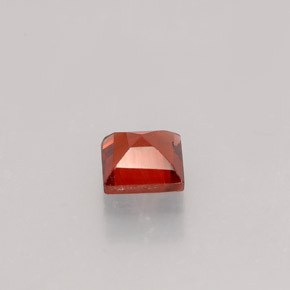 Grenat Almandin Rouge-orange naturelle Carré, 0.48 ct, VVS-VS