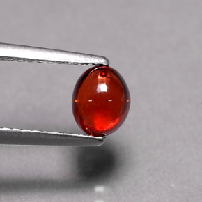 Grenat Almandin Rouge-orange naturelle Coupe ovale, 1.14 ct, Translucide