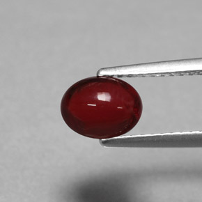 Grenat Almandin Rouge foncé naturelle Coupe ovale, 1.74 ct, Translucide