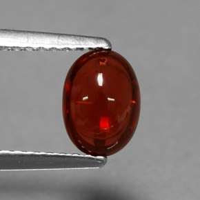 Grenat almandin rouge naturelle coupe ovale, 1,37 ct, translucide
