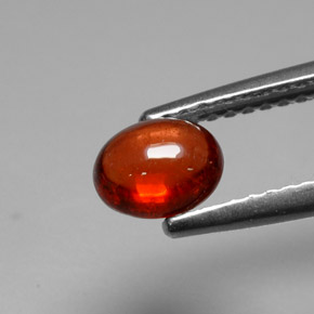 Grenat almandin rouge naturelle coupe ovale, 0,88 ct, translucide