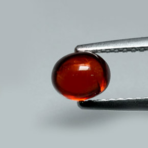 Grenat almandin rouge naturelle coupe ovale, 1,06 ct, translucide