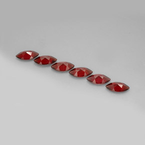 Achetez naturel ct Rouge Grenat Almandin gems, Marquise, En provenance Madagascar chez GemSelect. En stock, livraison internationale!