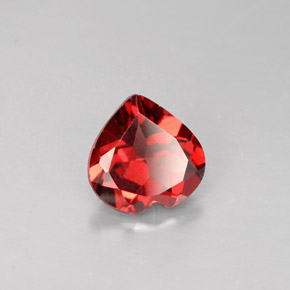 Grenat Almandin Rouge naturelle Forme de coeur, 1.33 ct, VS