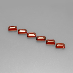 Achetez naturel ct Rouge Grenat Almandin gems, Taille émeraude, En provenance Madagascar chez GemSelect. En stock, livraison internationale!