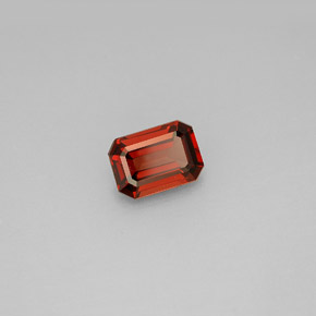 Grenat almandin rouge naturelle taille émeraude, 1,05 ct, VS