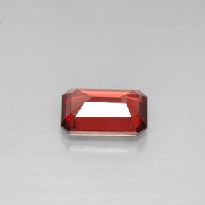 Grenat Almandin Rouge naturelle Taille émeraude, 0.96 ct, VS