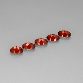 Achetez naturel ct Rouge Grenat Almandin gems, Coupe ovale, En provenance Madagascar chez GemSelect. En stock, livraison internationale!
