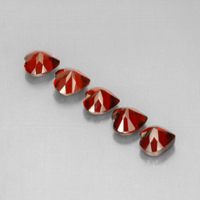 Achetez naturel ct Rouge foncé Grenat Almandin gems, Forme de coeur, En provenance Madagascar chez GemSelect. En stock, livraison internationale!