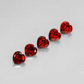 Achetez naturel ct Rouge foncé Grenat Almandin gems, Forme de coeur, En provenance Madagascar chez GemSelect. En stock, livraison internationale!