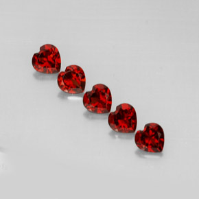 Achetez naturel ct Rouge foncé Grenat Almandin gems, Forme de coeur, En provenance Madagascar chez GemSelect. En stock, livraison internationale!