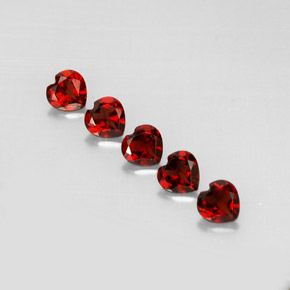 Achetez naturel ct Rouge foncé Grenat Almandin gems, Forme de coeur, En provenance Madagascar chez GemSelect. En stock, livraison internationale!