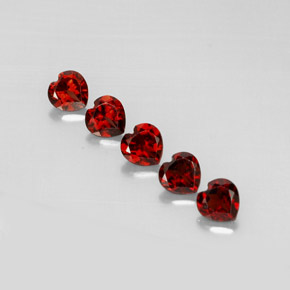 Achetez naturel ct Rouge foncé Grenat Almandin gems, Forme de coeur, En provenance Madagascar chez GemSelect. En stock, livraison internationale!