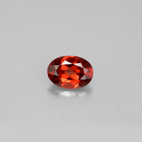 Grenat Almandin Rouge foncé naturelle Coupe ovale, 0.90 ct, VVS-VS