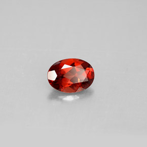 Grenat Almandin Rouge foncé naturelle Coupe ovale, 0.90 ct, VVS-VS