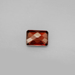 Grenat almandin rouge naturelle taille émeraude, 1,03 ct, VS