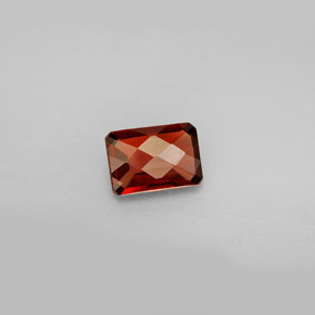 Grenat almandin rouge naturelle taille émeraude, 1,03 ct, VS