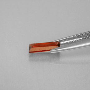 Grenat Almandin Rouge-orange naturelle Baquette, 0.71 ct, VS