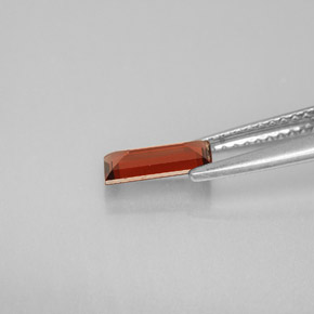 Grenat almandin orange rougeâtre naturelle baguette, 0,73 ct, VS
