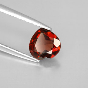 Grenat Almandin Rouge foncé naturelle Forme de coeur, 1.03 ct, VS