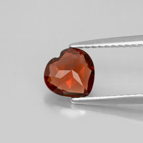 Grenat Almandin Rouge foncé naturelle Forme de coeur, 1.03 ct, VS
