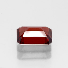 Grenat almandin rouge naturelle taille émeraude, 1,28 ct, VS