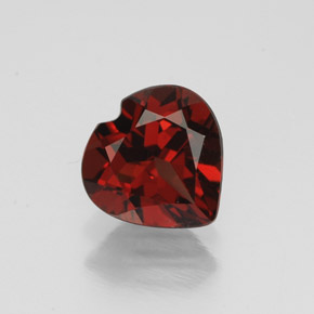 Grenat almandin rouge intense naturelle forme de coeur, 1,53 ct, VVS