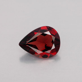 Grenat Almandin Rouge foncé naturelle En forme de poire, 1.65 ct, VVS