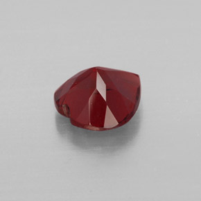 Grenat Almandin Rouge foncé naturelle Forme de coeur, 1.52 ct, VVS-VS