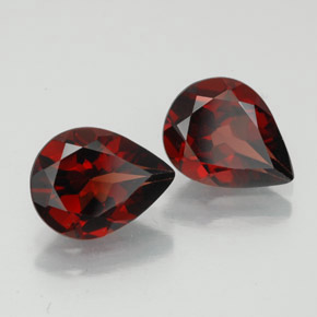 Achetez naturel ct Rouge foncé Grenat Almandin gems, En forme de poire, En provenance Madagascar chez GemSelect. En stock, livraison internationale!