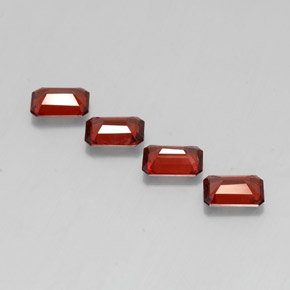 Achetez naturel ct Rouge foncé Grenat Almandin gems, Taille émeraude, En provenance Madagascar chez GemSelect. En stock, livraison internationale!